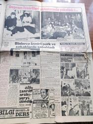 Günaydın Foto Haber 1 Gazetesi - 2 Şubat 1974 - 2 Kişinin Hayatına Mal Olan Deprem Yüzünden İzmirliler Geceyi Sokaklarda Geçirdi Fotoğraf - Tarihi Saat Kulesinin Kubbesi Yıkıldı - İzmir Belediye Başkanı İhsan Alyanak Yaralı Taşıdı - Depremin İki Kurbanı Mehmet Medita Ertan - Enkaz Parçaları Mercedes'i Yamyassı Etti - Olimpia Night Club - Foliberjer Night Club - Sevilen Sanatçı Chopin Frederic - Büyükdere Reks Gazinosu - Türkan Fulya - Eşlerin Beraber Yıkanması Enerji Tasarrufu Sağlar Fotoğraf - Fatih'in Fedaisi Kara Murat Yazan Rahmi Muratoğlu Çizen Abdullah Turhan - Kalbimdeki Cehennem Foto Roman - Vefa Lisesi'nin İki Güreşçisi Necmi Doğan Ve Ata Karataş İstanbul Şampiyonu Oldu - Ceza Atışı Sırasında Kurallara Aykırı Baraj Yapan Takımın Kaptanı Oyundan Atılacak - Club Kennedy - Ayhan Özgün - Petrol Körfezinin İncileri Röportaj Erdoğan Arıpınar Fotoğraflar Gündüz Serdengeçti - Pay Mağazaları Fiyat Listesi