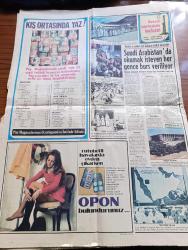 Günaydın Foto Haber 1 Gazetesi - 2 Şubat 1974 - 2 Kişinin Hayatına Mal Olan Deprem Yüzünden İzmirliler Geceyi Sokaklarda Geçirdi Fotoğraf - Tarihi Saat Kulesinin Kubbesi Yıkıldı - İzmir Belediye Başkanı İhsan Alyanak Yaralı Taşıdı - Depremin İki Kurbanı Mehmet Medita Ertan - Enkaz Parçaları Mercedes'i Yamyassı Etti - Olimpia Night Club - Foliberjer Night Club - Sevilen Sanatçı Chopin Frederic - Büyükdere Reks Gazinosu - Türkan Fulya - Eşlerin Beraber Yıkanması Enerji Tasarrufu Sağlar Fotoğraf - Fatih'in Fedaisi Kara Murat Yazan Rahmi Muratoğlu Çizen Abdullah Turhan - Kalbimdeki Cehennem Foto Roman - Vefa Lisesi'nin İki Güreşçisi Necmi Doğan Ve Ata Karataş İstanbul Şampiyonu Oldu - Ceza Atışı Sırasında Kurallara Aykırı Baraj Yapan Takımın Kaptanı Oyundan Atılacak - Club Kennedy - Ayhan Özgün - Petrol Körfezinin İncileri Röportaj Erdoğan Arıpınar Fotoğraflar Gündüz Serdengeçti - Pay Mağazaları Fiyat Listesi