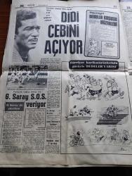 Hürriyet Gazetesi - 28 Nisan 1974 - Sahte Telgraf İle Affa Madde Eklendi - Necmettin Erbakan Faysal'dan Yardım İstedi - Türkiye Ünlülerin Uğrak Yeri Oldu - James Bond Tabanca İle Değil 3 Gülle Geldi - Ünlü Yıldız Sophia Loren Antalya Yerine İstanbul'a Geliyor - Sophia Loren Zeki Müren'i  Çok Sevdi Fotoğraf -  Gazeteciler Cemiyeti Basın Özgürlüğü Bir Bütündür - Koç Ve Eczacıbaşı Başbakan Bülent Ecevit İle Görüştüler - Cüneyt Arkın Başrolde Kin Filmi - Hayko - Sadri Alışık - Fikret Hakan - Türkiye İş Bankası Kültür Yayınları Sunar Aşık Veysel - Muazzez Abacı Bebek Maksimde - Ayten Alpman - Göksel Arsoy - Ateş Böcekleri - Gönül Yazar Çakıl Gazinosunda - Emel Sayın Bebek Belediyesinde - Istırap Başrolde Aytaç Arman Ve Necla Nazır - Antrenör Didi Fenerbahçe Şampiyon Olursa Alacağı 150 Bin Liralık Primi Futbolculara Dağıtacak - Galatasaray S.O.S. veriyor - Fenerbahçe Beşiktaş Dana'nın Kuyruğu Kopacak Mı - Tatlı Oturum Eşfak Aykaç Bahar Erdeniz Ve Nilüfer Koçyiğit