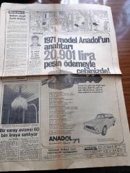 Hürriyet Gazetesi - 14 Ocak 1971 - Cevdet Sunay'a Telgraf Çekildi Çürük Toprağa Oturtulan Boğaz Köprüsü Ayak Temelleri Çatladı - Karadeniz'in Dibini 3 Bin Metre Delen Amerikalılar Petrol Yerine Hava Aldı - Safiye Ayla Yeni Yıla Ayrı Girdiği Timur Aksoy'una Kavuştu Fotoğraf - Deniz Gezmiş Ve Yusuf Aslan İçin Vur Emri Verildi Fotoğraf - Tarkan Yazan Ve Çizen Sezgin Burak - Burç Falı - Çebiş Köylü Ramazan Alp Hademe Olarak Girdiği Üniversiteyi Bitiriyor - Kunduz'lu Kadir Top 17 Santimlik Meşe Ağacını 23 Dakikada Kemirerek İkiye Böldü - Sen Dönmeden Yazan Georgette Heyer Yazı Dizisi - Yaman Koray'ın Romanı Badanalı Yüzler Yazı Dizisi - Taşlık Gece Kulübü - Şato Gazinosu - Hülya Koçyiğit Kıbrıs'ta Da Türkan Şoray'ı Tahtından İndirdi Fotoğraf - İzzet Günay Fotoğraf - Kartal Tibet Fotoğraf - Ediz Hun Fotoğraf - Berkant Hollanda'yı Fethetti - Fenerbahçe Bir Gecede Dirildi - Ligde Gol Kısırlığı 21 Penaltıdan 10'u Gol Oldu - Türkiye Kupasında Eskişehir Ve Bolu Kupada Tur Atladı - Georges Best