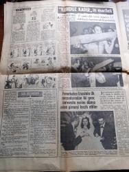 Hürriyet Gazetesi - 14 Ocak 1971 - Cevdet Sunay'a Telgraf Çekildi Çürük Toprağa Oturtulan Boğaz Köprüsü Ayak Temelleri Çatladı - Karadeniz'in Dibini 3 Bin Metre Delen Amerikalılar Petrol Yerine Hava Aldı - Safiye Ayla Yeni Yıla Ayrı Girdiği Timur Aksoy'una Kavuştu Fotoğraf - Deniz Gezmiş Ve Yusuf Aslan İçin Vur Emri Verildi Fotoğraf - Tarkan Yazan Ve Çizen Sezgin Burak - Burç Falı - Çebiş Köylü Ramazan Alp Hademe Olarak Girdiği Üniversiteyi Bitiriyor - Kunduz'lu Kadir Top 17 Santimlik Meşe Ağacını 23 Dakikada Kemirerek İkiye Böldü - Sen Dönmeden Yazan Georgette Heyer Yazı Dizisi - Yaman Koray'ın Romanı Badanalı Yüzler Yazı Dizisi - Taşlık Gece Kulübü - Şato Gazinosu - Hülya Koçyiğit Kıbrıs'ta Da Türkan Şoray'ı Tahtından İndirdi Fotoğraf - İzzet Günay Fotoğraf - Kartal Tibet Fotoğraf - Ediz Hun Fotoğraf - Berkant Hollanda'yı Fethetti - Fenerbahçe Bir Gecede Dirildi - Ligde Gol Kısırlığı 21 Penaltıdan 10'u Gol Oldu - Türkiye Kupasında Eskişehir Ve Bolu Kupada Tur Atladı - Georges Best