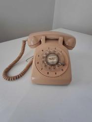 dönem ürünü çalışır vaziyette çevirmeli telefon