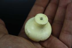 BÖYLESİ HİÇBİR YERDE YOK TAM ANTİKA 2 ADET RESİMLİ MASA ÇEKMECE KULPU DETAYLAR RESIMLERDE (DELİKLİ RAF LOVE KUTU