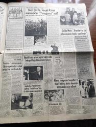 Günaydın Haber 2 Gazetesi - 6 Ekim 1973 - İstanbul Valisi Namık Kemal Şentürk Belediyeye Sert Bir Ültimatom Verdi - Boğazlardan Geçecek Sovyet Uçak Gemisi Avrupa Basınında Günlerden Beri Tartışılıyor - 1973 Yılında Sovyetler Batı Ülkeleri Arasında En Çok Amerika İle Ticaret Yaptı - Seçim Haberleri - Süleyman Demirel Diyarbakır Ve Urfa'da Konuştu - Bülent Ecevit İsmet İnönü'nün Memleketi Malatya'da - Amerikan Dışişleri Bakanı Henry Kissinger Türkiye'ye Geliyor - Cumhuriyetin 50. Yılını Kutlamak İçin Ayrılan 80 Milyon Lira Nereye Sarf Edildi - 72 Dilden Dünya Basını Ne Diyor - Ege Sanayi Odası Başkanı Şinasi Ertan - Petrol İş Grevi 9 Ekim'de Başlıyor - Kızıl Çin'le Sovyet Rusya Arasında Bir Yumuşama Yok - Amerikan Başkanı Nixon Kongrenin Sovyetler'e Ticari İmtiyaz Hakkı Tanıması Konusunda Israr Ediyor - El Fetih Ürdün'ün Teklifini Reddetti - Vietnam'da Ateşkesten Bu Yana 46 Bin Kişi Öldü - 06 Ankara Örsan Öymen Yazıyor - İsmet İnönü'nün Seçim Falı Süleyman Demirel Tek Başına İktidara