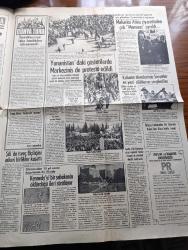 Günaydın Haber 2 Gazetesi - 8 Kasım 1973 - Koalisyon Temasları Sonuç Vermeyince Bülent Ecevit Hükümeti Kurma Görevini Bırakıyor - 10 Kasım Tarihinden İtibaren Margarin İmalatı Durduruluyor - Unilever İş Fabrikasının Durdurma Kararı İle İlgili Yazı - Henry Kissinger'le Görüşen Enver Sedat Barışa Gidiyoruz Dedi - Time Başyazısı Amerikan Başkanı Nixon İstifa Etmelidir - Dünya Bizi Nasıl Görüyor - Kanser Yapmayan Tütün Yetiştirilmesine Çalışılıyor - Ölümle Kolkola Derleyen Aziz Nesin - 1 Dolar 275 Yen Oldu - İngiltere'de Zararsız Sigara Satışa Çıktı - Ölümünden 10 Yıl Sonra Hazırlanan Bir Filmde Kennedy'yi Bir Şebekenin Öldürdüğü İleri Sürülüyor - Bolşoy Balesinden Soprano Renata Babok İtalya'dan İltica Hakkı İstedi - Makarios Atina Ziyaretinden Çok Memnun Ayrıldı - O6 Ankara Yazan Örsan Öymen Yazıyor - Allah Kerim Cepte Kur'an'ı Kerim - Milli Selamet Parti'liler Piyazla Üzüme Kaldılar - Memur Maaşlarında Katsayı 9'a Yükseltiliyor - Avrupa Ortak Savunma Gücü - Amerika'da Nixon Yerine Ford
