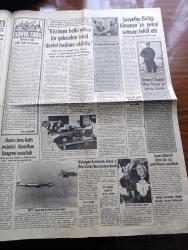 Günaydın Haber 2 Gazetesi - 14 Kasım 1973 - Faruk Ilgaz İstanbul Adalet Partisi İl Başkanlığından İstifa Etti - Hükümeti Kurmak İçin Süleyman Demirel Parti Liderleri İle Temaslara Başlıyor - Demokratik Parti Süleyman Demirel'li Koalisyona Kesinlikle Hayır Diyor - Sağ Koalisyon İsteyen İşadamlarını Türk İş Tek Tek Tespit Etti - Golda Meir İsrail Yalnız Bir Ülke Diyerek Avrupa'dan Yardım İstedi - Irak'ta Komünistlerle Kürtler Arasındaki Çatışma Büyüyor - Cumhurbaşkanı Fahri Korutürk Eski Cumhurbaşkanı Cevdet Sunay İle Görüştü - Ölümle Kolkola Derleyen Aziz Nesin Yazı Dizisi - Amerika'ya İlk Defa Türk Pamuğu Satıldı - 72 Dilden Dünya Basını Ne Diyor - Mersin'den İtalya'ya 6 Milyon Liralık Keçi Boynuzu İhraç Edildi - Kissinger Belki Yakın Bir Gelecekte İsrail Devlet Başkanı Olabilir - Alaska Boru Hattı Projesini Amerikan Kongresi Onayladı - Petrol Şirketlerinin Umacısı Callud Kimdir - Skylab 3 Astronotları Khutek Kuyruklu Yıldızını İnceleyecek - 06 Ankara Örsan Öymen Yazıyor - Paul Newman