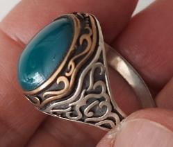 OSMANLI SON DÖNEMİ SARI AKSAMLAR ALTIN KAPLAMA MÜTHİŞ MOTİFLİ ORİJİNAL YEŞİL TURKUAZ TAŞLI SANATSAL MUHTEŞEM GÜMÜŞ YÜZÜK NNN1RR1 ÇOK NADİR