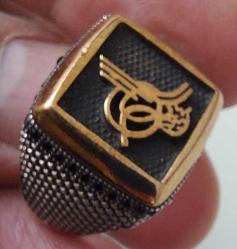 OSMANLI SON DÖNEMİ SARI AKSAMLAR ALTIN KAPLAMA SİYAH MİNELİ OSMANLI TUĞRALI ORİJİNAL MUHTEŞEM SANATSAL GÜMÜŞ YÜZÜK 1AA2UU1 ÇOK NADİR