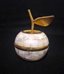 Pirinç Üzeri Sedef Kakmalı Elma Formunda Mücevher Kutusu 11 cm