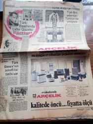 Hürriyet Cumhuriyet'in 50. Yılı Gazetesi - 29 Ekim 1973 - Türk İlim Adamları Türkiye'de Yetişiyor - Türk Basınının Şerefli Bir Tarihi Var - Cumhuriyet Edebiyata Yenilik Getirdi - Reşat Nuri Güntekin - Yaşar Kemal - Aşık Veysel - Orhan Veli Kanık - 50. Yılda Karamürsel - Resim Ve Heykelde İleri Adım Attık - Feyhaman Duran - Modern Türk Tiyatrosu Cumhuriyet'in Eseridir - Muhsin Ertuğrul - Operet Devrini Başlatan Oyun Üç Saat - Şirketlerin Kutlama Mesajları - Çukurova Holding - Efes Pilsen  Cumhuriyet'in 50. Yılını Kutlama İlanı - 50 Yıllık Sinemamızın Foto Hikayesi - Cumhuriyet'in 10. Yıl Filmi - Ayhan Işık - Zeki Müren - 50. Yılda Johnnie Walker - Türk Futbolunda 50 Yılda 50 Galibiyet - Sporda 50 Yıl - Cemal Kamacı Türk Boksunu Dünyaya Tanıttı - Türkiye'de Basketbolun Turgut Atakol Yaydı - 1938 Mussolini Kupasını Kazanan Cevat Gürkan - Akbank Cumhuriyet'in 50. Yılını Kutlar Tam Sayfa İlan - Atatürk'ün Süvarileri
