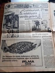 Hürriyet Cumhuriyet'in 50. Yılı Gazetesi - 29 Ekim 1973 - Türk İlim Adamları Türkiye'de Yetişiyor - Türk Basınının Şerefli Bir Tarihi Var - Cumhuriyet Edebiyata Yenilik Getirdi - Reşat Nuri Güntekin - Yaşar Kemal - Aşık Veysel - Orhan Veli Kanık - 50. Yılda Karamürsel - Resim Ve Heykelde İleri Adım Attık - Feyhaman Duran - Modern Türk Tiyatrosu Cumhuriyet'in Eseridir - Muhsin Ertuğrul - Operet Devrini Başlatan Oyun Üç Saat - Şirketlerin Kutlama Mesajları - Çukurova Holding - Efes Pilsen  Cumhuriyet'in 50. Yılını Kutlama İlanı - 50 Yıllık Sinemamızın Foto Hikayesi - Cumhuriyet'in 10. Yıl Filmi - Ayhan Işık - Zeki Müren - 50. Yılda Johnnie Walker - Türk Futbolunda 50 Yılda 50 Galibiyet - Sporda 50 Yıl - Cemal Kamacı Türk Boksunu Dünyaya Tanıttı - Türkiye'de Basketbolun Turgut Atakol Yaydı - 1938 Mussolini Kupasını Kazanan Cevat Gürkan - Akbank Cumhuriyet'in 50. Yılını Kutlar Tam Sayfa İlan - Atatürk'ün Süvarileri