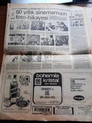 Hürriyet Cumhuriyet'in 50. Yılı Gazetesi - 29 Ekim 1973 - Türk İlim Adamları Türkiye'de Yetişiyor - Türk Basınının Şerefli Bir Tarihi Var - Cumhuriyet Edebiyata Yenilik Getirdi - Reşat Nuri Güntekin - Yaşar Kemal - Aşık Veysel - Orhan Veli Kanık - 50. Yılda Karamürsel - Resim Ve Heykelde İleri Adım Attık - Feyhaman Duran - Modern Türk Tiyatrosu Cumhuriyet'in Eseridir - Muhsin Ertuğrul - Operet Devrini Başlatan Oyun Üç Saat - Şirketlerin Kutlama Mesajları - Çukurova Holding - Efes Pilsen  Cumhuriyet'in 50. Yılını Kutlama İlanı - 50 Yıllık Sinemamızın Foto Hikayesi - Cumhuriyet'in 10. Yıl Filmi - Ayhan Işık - Zeki Müren - 50. Yılda Johnnie Walker - Türk Futbolunda 50 Yılda 50 Galibiyet - Sporda 50 Yıl - Cemal Kamacı Türk Boksunu Dünyaya Tanıttı - Türkiye'de Basketbolun Turgut Atakol Yaydı - 1938 Mussolini Kupasını Kazanan Cevat Gürkan - Akbank Cumhuriyet'in 50. Yılını Kutlar Tam Sayfa İlan - Atatürk'ün Süvarileri