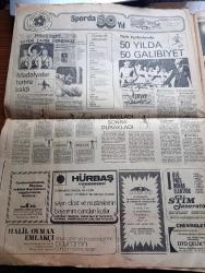 Hürriyet Cumhuriyet'in 50. Yılı Gazetesi - 29 Ekim 1973 - Türk İlim Adamları Türkiye'de Yetişiyor - Türk Basınının Şerefli Bir Tarihi Var - Cumhuriyet Edebiyata Yenilik Getirdi - Reşat Nuri Güntekin - Yaşar Kemal - Aşık Veysel - Orhan Veli Kanık - 50. Yılda Karamürsel - Resim Ve Heykelde İleri Adım Attık - Feyhaman Duran - Modern Türk Tiyatrosu Cumhuriyet'in Eseridir - Muhsin Ertuğrul - Operet Devrini Başlatan Oyun Üç Saat - Şirketlerin Kutlama Mesajları - Çukurova Holding - Efes Pilsen  Cumhuriyet'in 50. Yılını Kutlama İlanı - 50 Yıllık Sinemamızın Foto Hikayesi - Cumhuriyet'in 10. Yıl Filmi - Ayhan Işık - Zeki Müren - 50. Yılda Johnnie Walker - Türk Futbolunda 50 Yılda 50 Galibiyet - Sporda 50 Yıl - Cemal Kamacı Türk Boksunu Dünyaya Tanıttı - Türkiye'de Basketbolun Turgut Atakol Yaydı - 1938 Mussolini Kupasını Kazanan Cevat Gürkan - Akbank Cumhuriyet'in 50. Yılını Kutlar Tam Sayfa İlan - Atatürk'ün Süvarileri