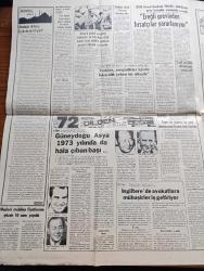 Günaydın Haber 2 Gazetesi - 9 Ekim 1973 - İsrail İki Cephede Karşı Hücuma Geçti - Ortadoğu Savaşı'nda En Kanlı Gün - İsrail Yedeklerini Toplayıp Asker Sayısını 300 Bin Kişiye Çıkardı - Mısır Doğu Yakasında 11 Köprü Başını Ele Geçirdiğini Söyledi - Seçim Haberleri - Süleyman Demirel Afyon Ve Konya'da Konuştu - Turhan Feyzioğlu Karşımızdaki Parti Yeni CHP Değil Yeni TİP'tir Dedi - Bülent Ecevit Ordu Siyasetten Uzaklaşma Arzusundadır Dedi - Rusya Ve Çin Arapları Destekliyor- Mısır Büyükelçisi Kemal Zade Türkiye'den Destek Bekliyoruz - Ortadoğu'da Savaş Olurken Yarın Türkiye'de Petrol Grevi Başlıyor - DİSK Genel Başkanı Kemal Türkler Hükümeti Grev Kırıcılığı Yapmakla Suçladı - Dünya Turu Yazan Reşit Aşçıoğlu Köşe Yazısı - Makarios'a Yapılan Suikastten Sonra Kıbrıs'ta İnsan Avı Başladı - Komünist Çin Fantom Tipi Savaş Uçağı Yapmak İstiyor - Şili'de Allende Taraftarları Ordu Birlikleri İle Çarpışıyor - 06 Ankara Örsan Öymen Yazıyor - Bir Vatandaş Turhan Feyzioğlu'na  Hülya Koçyiğit'i Sordu