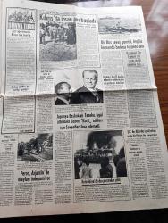 Günaydın Haber 2 Gazetesi - 9 Ekim 1973 - İsrail İki Cephede Karşı Hücuma Geçti - Ortadoğu Savaşı'nda En Kanlı Gün - İsrail Yedeklerini Toplayıp Asker Sayısını 300 Bin Kişiye Çıkardı - Mısır Doğu Yakasında 11 Köprü Başını Ele Geçirdiğini Söyledi - Seçim Haberleri - Süleyman Demirel Afyon Ve Konya'da Konuştu - Turhan Feyzioğlu Karşımızdaki Parti Yeni CHP Değil Yeni TİP'tir Dedi - Bülent Ecevit Ordu Siyasetten Uzaklaşma Arzusundadır Dedi - Rusya Ve Çin Arapları Destekliyor- Mısır Büyükelçisi Kemal Zade Türkiye'den Destek Bekliyoruz - Ortadoğu'da Savaş Olurken Yarın Türkiye'de Petrol Grevi Başlıyor - DİSK Genel Başkanı Kemal Türkler Hükümeti Grev Kırıcılığı Yapmakla Suçladı - Dünya Turu Yazan Reşit Aşçıoğlu Köşe Yazısı - Makarios'a Yapılan Suikastten Sonra Kıbrıs'ta İnsan Avı Başladı - Komünist Çin Fantom Tipi Savaş Uçağı Yapmak İstiyor - Şili'de Allende Taraftarları Ordu Birlikleri İle Çarpışıyor - 06 Ankara Örsan Öymen Yazıyor - Bir Vatandaş Turhan Feyzioğlu'na  Hülya Koçyiğit'i Sordu