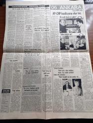 Günaydın Haber 2 Gazetesi - 9 Ekim 1973 - İsrail İki Cephede Karşı Hücuma Geçti - Ortadoğu Savaşı'nda En Kanlı Gün - İsrail Yedeklerini Toplayıp Asker Sayısını 300 Bin Kişiye Çıkardı - Mısır Doğu Yakasında 11 Köprü Başını Ele Geçirdiğini Söyledi - Seçim Haberleri - Süleyman Demirel Afyon Ve Konya'da Konuştu - Turhan Feyzioğlu Karşımızdaki Parti Yeni CHP Değil Yeni TİP'tir Dedi - Bülent Ecevit Ordu Siyasetten Uzaklaşma Arzusundadır Dedi - Rusya Ve Çin Arapları Destekliyor- Mısır Büyükelçisi Kemal Zade Türkiye'den Destek Bekliyoruz - Ortadoğu'da Savaş Olurken Yarın Türkiye'de Petrol Grevi Başlıyor - DİSK Genel Başkanı Kemal Türkler Hükümeti Grev Kırıcılığı Yapmakla Suçladı - Dünya Turu Yazan Reşit Aşçıoğlu Köşe Yazısı - Makarios'a Yapılan Suikastten Sonra Kıbrıs'ta İnsan Avı Başladı - Komünist Çin Fantom Tipi Savaş Uçağı Yapmak İstiyor - Şili'de Allende Taraftarları Ordu Birlikleri İle Çarpışıyor - 06 Ankara Örsan Öymen Yazıyor - Bir Vatandaş Turhan Feyzioğlu'na  Hülya Koçyiğit'i Sordu