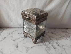 İLGİNÇ FORUMDA BÜYÜK BOY MÜCEVHER KUTUSU ÇOK KALIN CAM VE METALDEN OLUŞUYOR 24 CM X 13 CM X 13 CM ÖLÇÜLERİNDE
