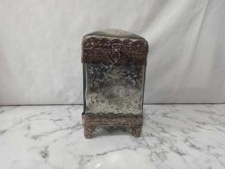 İLGİNÇ FORUMDA BÜYÜK BOY MÜCEVHER KUTUSU ÇOK KALIN CAM VE METALDEN OLUŞUYOR 24 CM X 13 CM X 13 CM ÖLÇÜLERİNDE