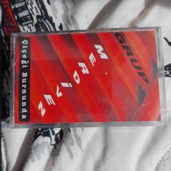 Kaset grup merdiven çiçeği burnunda