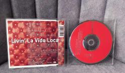 RİCKY MARTİN  LİVİN'LA VİDA LOC'A CD ALBÜM KONDİSYON YÜKSEK KOLEKSİYONLUK NADİR .