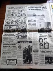 Günaydın Gazetesi - 6 Aralık 1977 - Bülent Ecevit Milliyetçi Cepheyi Vatandaşlarla Anlatıyor - Bülent Ecevit Bu Hükümetten Ben de Sizde Çok Şikayetçiyiz Dedi - Bülent Ecevit'e Atılan Taş Ali Topuz'a Rastladı - İstanbul Belediyesi Boğaz Köprüsü'nün Elde Ettiği Gelirden Hisse İstiyor - Aytekin Kotil - Bülent Ersoy Bir Süre Sahneye Çıkamayacak - Urfa'da Olay Çıkaran 80 Ülkücü Mahkemeye Sevk Edildi - Eski Jet Bakan Vedat Ali Özkan Dün Devrek'te Toprağa Verildi - Hafiyesi Mahmut Karikatür - Erbakan'ın Hac Ve Irak Seferi Röportaj Ertuğrul Akbay Yazı Dizisi - Kuzeyin Refah Ülkesi Danimarka'da Türkler Röportaj Gündüz Serdengeçti - Güzin Abla Köşesi - Tefeciler Dizisi - Tefeciler'in Alex'ini Ünlü Aktör Kirk Douglas Canlandırıyor Fotoğraf - İngilizlerin Bol Soyunan Yıldızı Joan Collins Avril'i Oynuyor Fotoğraf - Adana Çakıl Gazinosu Sunar Kenan Temiz - Urfa Turist Pavyon Sevim Candaner - TV Yıldızlarını Seçiyoruz - Samsun'da İtalyan Katolik Kilisesinin Yıktırılması Durduruldu - Erol Evgin Foto