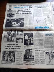 Günaydın Gazetesi - 6 Aralık 1977 - Bülent Ecevit Milliyetçi Cepheyi Vatandaşlarla Anlatıyor - Bülent Ecevit Bu Hükümetten Ben de Sizde Çok Şikayetçiyiz Dedi - Bülent Ecevit'e Atılan Taş Ali Topuz'a Rastladı - İstanbul Belediyesi Boğaz Köprüsü'nün Elde Ettiği Gelirden Hisse İstiyor - Aytekin Kotil - Bülent Ersoy Bir Süre Sahneye Çıkamayacak - Urfa'da Olay Çıkaran 80 Ülkücü Mahkemeye Sevk Edildi - Eski Jet Bakan Vedat Ali Özkan Dün Devrek'te Toprağa Verildi - Hafiyesi Mahmut Karikatür - Erbakan'ın Hac Ve Irak Seferi Röportaj Ertuğrul Akbay Yazı Dizisi - Kuzeyin Refah Ülkesi Danimarka'da Türkler Röportaj Gündüz Serdengeçti - Güzin Abla Köşesi - Tefeciler Dizisi - Tefeciler'in Alex'ini Ünlü Aktör Kirk Douglas Canlandırıyor Fotoğraf - İngilizlerin Bol Soyunan Yıldızı Joan Collins Avril'i Oynuyor Fotoğraf - Adana Çakıl Gazinosu Sunar Kenan Temiz - Urfa Turist Pavyon Sevim Candaner - TV Yıldızlarını Seçiyoruz - Samsun'da İtalyan Katolik Kilisesinin Yıktırılması Durduruldu - Erol Evgin Foto