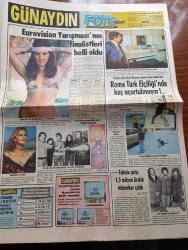 Günaydın Gazetesi - 8 Aralık 1977 - Türkiye'nin En Eski Sanayicilerinden Nurullah Narin'in Cenazesine Vehbi Koç Geldi Fotoğraf - Kampanyayı En Geç Açan Lider Süleyman Demirel Oldu - Nurullah Narin'in Cenazesinde İşadamlarını Silahlı Polisler Korudu - Bakırköy'e Bağlı Yenibosna Mahallesi'nde Halkın Açtığı Fırın Üç Ayda Bir Milyon Lira Kar Sağladı - Hafiyesi Mahmut Karikatür - Trafik Sıkışıklığını Önlemek İçin Küçükçekmece Köprüsünün Yanına Bir Köprü Daha Yapılıyor - Eurovision Yarışmasının Finalistleri Belli Oldu - Nükhet Duru'nun Söylediği 4 Şarkının 2 si Finale Kaldı Fotoğraf - Serpil Barlas Finalde - Melike Demirağ - Kuzeyin Refah Ülkesi Danimarka'da Türkler Röportaj Gündüz Serdengeçti Yazı Dizisi - Güzin Abla Köşesi - Teklif Ediyoruz Eurovision Şarkısını Halk Seçsin - Orkestra Şefi Timur Selçuk'la Fotoğraf - Genç Şantöz Jale Sözen Pilotlara Konser Verdi Fotoğraf - Konya'da Et Balık Kurumu Mağazaları Önünde Uzun Kuyruklar- TV Yıldızlarını Seçiyoruz - Halit Kıvanç - Bedia Akartürk