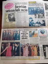 Günaydın Gazetesi - 8 Aralık 1977 - Türkiye'nin En Eski Sanayicilerinden Nurullah Narin'in Cenazesine Vehbi Koç Geldi Fotoğraf - Kampanyayı En Geç Açan Lider Süleyman Demirel Oldu - Nurullah Narin'in Cenazesinde İşadamlarını Silahlı Polisler Korudu - Bakırköy'e Bağlı Yenibosna Mahallesi'nde Halkın Açtığı Fırın Üç Ayda Bir Milyon Lira Kar Sağladı - Hafiyesi Mahmut Karikatür - Trafik Sıkışıklığını Önlemek İçin Küçükçekmece Köprüsünün Yanına Bir Köprü Daha Yapılıyor - Eurovision Yarışmasının Finalistleri Belli Oldu - Nükhet Duru'nun Söylediği 4 Şarkının 2 si Finale Kaldı Fotoğraf - Serpil Barlas Finalde - Melike Demirağ - Kuzeyin Refah Ülkesi Danimarka'da Türkler Röportaj Gündüz Serdengeçti Yazı Dizisi - Güzin Abla Köşesi - Teklif Ediyoruz Eurovision Şarkısını Halk Seçsin - Orkestra Şefi Timur Selçuk'la Fotoğraf - Genç Şantöz Jale Sözen Pilotlara Konser Verdi Fotoğraf - Konya'da Et Balık Kurumu Mağazaları Önünde Uzun Kuyruklar- TV Yıldızlarını Seçiyoruz - Halit Kıvanç - Bedia Akartürk