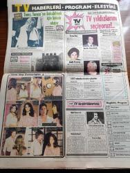 Günaydın Gazetesi - 8 Aralık 1977 - Türkiye'nin En Eski Sanayicilerinden Nurullah Narin'in Cenazesine Vehbi Koç Geldi Fotoğraf - Kampanyayı En Geç Açan Lider Süleyman Demirel Oldu - Nurullah Narin'in Cenazesinde İşadamlarını Silahlı Polisler Korudu - Bakırköy'e Bağlı Yenibosna Mahallesi'nde Halkın Açtığı Fırın Üç Ayda Bir Milyon Lira Kar Sağladı - Hafiyesi Mahmut Karikatür - Trafik Sıkışıklığını Önlemek İçin Küçükçekmece Köprüsünün Yanına Bir Köprü Daha Yapılıyor - Eurovision Yarışmasının Finalistleri Belli Oldu - Nükhet Duru'nun Söylediği 4 Şarkının 2 si Finale Kaldı Fotoğraf - Serpil Barlas Finalde - Melike Demirağ - Kuzeyin Refah Ülkesi Danimarka'da Türkler Röportaj Gündüz Serdengeçti Yazı Dizisi - Güzin Abla Köşesi - Teklif Ediyoruz Eurovision Şarkısını Halk Seçsin - Orkestra Şefi Timur Selçuk'la Fotoğraf - Genç Şantöz Jale Sözen Pilotlara Konser Verdi Fotoğraf - Konya'da Et Balık Kurumu Mağazaları Önünde Uzun Kuyruklar- TV Yıldızlarını Seçiyoruz - Halit Kıvanç - Bedia Akartürk