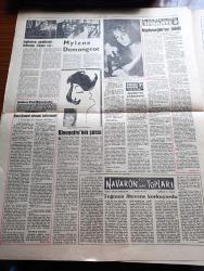 Zafer Gazetesi - 22 Ocak 1962 -  Keban Barajı Köşe Yazısı - Bir Mektup Vesilesiyle Yazan Muhip Dranas Köşe Yazısı - Ünlü Rejisör Elia Kazan Kayseri Mantısı Yerken - Altay Ömer Egesel İmralı'daki İdamları Anlattı - Adnan Menderes'e Hükmün Tebliği - Kasım Gülek De Doğrudur Dedi Avrupa Kayseridekilerin Affını Temenni Ediyor - Ragıp Gümüşpala Gelmeyince Adalet Partisinin Toplantısı Salı Gününe Kaldı - Büyük Millet Meclisine Gazeteciler Sokulmuyor - George Sand Yazan İmre Gömal Yazı Dizisi - Yaman Gazeteci Cemo Karikatür - Kayseri Öksüzleri - Eski Trabzon Mebusu Selahattin Karayavuz - Fal Ve Burçlar - Washington'ub Arena Tiyatrosu - Bir Eski Milli Birlik Komitesi Üyesinin İfşaatı Yazan C.D. - Modern Kleopatra Elizabeth Taylor - Yakın Tarihimizde Siyasi Cinayetleri Hazırlayan Sadi Borak Yazı Dizisi - İngilizlerin Gönüllerini Fetheden Fransız Kızı Mylene Demongeot Fotoğraf - Navaron'un Topları Yazan Alistair Maclean Yazı Dizisi -  Amerikalılara Bu Defa Ancak 6 Gol Atabildik - Fenerbahçe