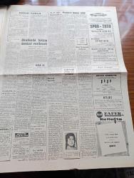 Zafer Gazetesi - 22 Ocak 1962 -  Keban Barajı Köşe Yazısı - Bir Mektup Vesilesiyle Yazan Muhip Dranas Köşe Yazısı - Ünlü Rejisör Elia Kazan Kayseri Mantısı Yerken - Altay Ömer Egesel İmralı'daki İdamları Anlattı - Adnan Menderes'e Hükmün Tebliği - Kasım Gülek De Doğrudur Dedi Avrupa Kayseridekilerin Affını Temenni Ediyor - Ragıp Gümüşpala Gelmeyince Adalet Partisinin Toplantısı Salı Gününe Kaldı - Büyük Millet Meclisine Gazeteciler Sokulmuyor - George Sand Yazan İmre Gömal Yazı Dizisi - Yaman Gazeteci Cemo Karikatür - Kayseri Öksüzleri - Eski Trabzon Mebusu Selahattin Karayavuz - Fal Ve Burçlar - Washington'ub Arena Tiyatrosu - Bir Eski Milli Birlik Komitesi Üyesinin İfşaatı Yazan C.D. - Modern Kleopatra Elizabeth Taylor - Yakın Tarihimizde Siyasi Cinayetleri Hazırlayan Sadi Borak Yazı Dizisi - İngilizlerin Gönüllerini Fetheden Fransız Kızı Mylene Demongeot Fotoğraf - Navaron'un Topları Yazan Alistair Maclean Yazı Dizisi -  Amerikalılara Bu Defa Ancak 6 Gol Atabildik - Fenerbahçe