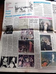 Halk'a Ve Olaylara Tercüman Gazetesi İsmet - 21 Kasım 1977 - Mısır Devlet Başkanı Enver Sedat İşgal Altındaki Toprakları Geri Verin Dedi - İmar Affı Tasarısı Esasları Belli Oldu - Bülent Ecevit Türkiye Bir Cinayetler Ülkesi Durumuna Getirilmiştir Dedi - Kurban Bayramı Bütün Yurtta Yağışlı Ve Kapalı Geçecek - Suluova'da MHP Gecesindeki Patlama Olaylara Yol Açtı - Padişah Abdülhamid'in 93 Yaşındaki Kızı Şadiye Sultan Hastanede Son Günlerini Yaşıyor - 6 Murat 131 Sahibini Buldu - Şam'ın Şekeri Yazan Rauf Tamer Köşe Yazısı - Elektrik Tüketimi Artışında Dünyada Birinciyiz - Meysu - İsrail'de Bayram İslam Dünyasında Figan Yazan Ergun Göze - Kurtuluş Savaşımızın Yaşanmış Gerçek Hikayesi Efeler Geliyor Foto Roman - Gönül Yazar Yılların Gönül Yazarıdır Fotoğraf - Politikada 7 Gün Hazırlayan Şefik Kahramankaptan Yazı Dizisi - Vitrin Yazan Yavuz Donat - Cihan Pehlivanı Kara Ahmet Yazan Eski Bir Pehlivan Yazı Dizisi - Trabzonspor Ali Kemal'in Golü İle Galip - Fenerbahçe Diyarbakır Berabere Kaldı -