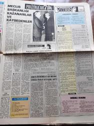 Halk'a Ve Olaylara Tercüman Gazetesi İsmet - 21 Kasım 1977 - Mısır Devlet Başkanı Enver Sedat İşgal Altındaki Toprakları Geri Verin Dedi - İmar Affı Tasarısı Esasları Belli Oldu - Bülent Ecevit Türkiye Bir Cinayetler Ülkesi Durumuna Getirilmiştir Dedi - Kurban Bayramı Bütün Yurtta Yağışlı Ve Kapalı Geçecek - Suluova'da MHP Gecesindeki Patlama Olaylara Yol Açtı - Padişah Abdülhamid'in 93 Yaşındaki Kızı Şadiye Sultan Hastanede Son Günlerini Yaşıyor - 6 Murat 131 Sahibini Buldu - Şam'ın Şekeri Yazan Rauf Tamer Köşe Yazısı - Elektrik Tüketimi Artışında Dünyada Birinciyiz - Meysu - İsrail'de Bayram İslam Dünyasında Figan Yazan Ergun Göze - Kurtuluş Savaşımızın Yaşanmış Gerçek Hikayesi Efeler Geliyor Foto Roman - Gönül Yazar Yılların Gönül Yazarıdır Fotoğraf - Politikada 7 Gün Hazırlayan Şefik Kahramankaptan Yazı Dizisi - Vitrin Yazan Yavuz Donat - Cihan Pehlivanı Kara Ahmet Yazan Eski Bir Pehlivan Yazı Dizisi - Trabzonspor Ali Kemal'in Golü İle Galip - Fenerbahçe Diyarbakır Berabere Kaldı -