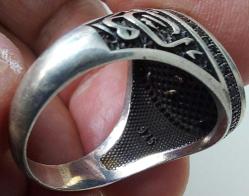 OSMANLI SON DÖNEMİ ESKİ ARAPÇA YAZI MOTİFLİ ORİJİNAL SİAYAH KRİSTAL TAŞLI AY YILDIZI ALTIN KAPLAMA MUHTEŞEM KORUYUCU GÜMÜŞ YÜZÜK RR1A1RR1 ÇOK NADİR