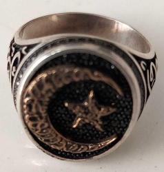 OSMANLI SON DÖNEMİ ESKİ ARAPÇA YAZI MOTİFLİ ORİJİNAL SİAYAH KRİSTAL TAŞLI AY YILDIZI ALTIN KAPLAMA MUHTEŞEM KORUYUCU GÜMÜŞ YÜZÜK RR1A1RR1 ÇOK NADİR