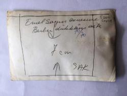 EMEL SAYIN'IN ANNESİ SUADE SAYIN KUAFÖRDE SAÇLARINI YAPTIRIRKEN ÇEKİLMİŞ ORİJİNAL FOTOĞRAF, 18 x 12 m EBADINDA - SİYAH & BEYAZ