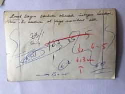 EMEL SAYIN'IN ORİJİNAL 2'Lİ FOTOĞRAF SETİ, 18 x 12 m EBADINDA - SİYAH & BEYAZ - EMEL SAYIN ŞARKICI OLMAK İSTEYEN KIZ KARDEŞİ FATOŞ SAYIN'A ''EV KADINI OL'' DİYE NASİHAT VERİRKEN ÇEKİLMİŞ BİR KARE, EMEL SAYIN SİYAH SAÇLARI İLE