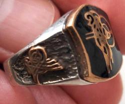 OSMANLI DÖNEMİ KEHRİBAR TAŞ ÜSTÜ VE GÜMÜŞ ÜSTÜ TUĞRALI SARI AKSAMLAR ALTIN KAPLAMA MUHTEŞEM GÜMÜŞ YÜZÜK 2OOO1A1A ÇOK NADİR