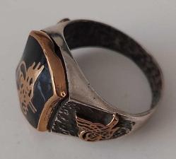 OSMANLI DÖNEMİ KEHRİBAR TAŞ ÜSTÜ VE GÜMÜŞ ÜSTÜ TUĞRALI SARI AKSAMLAR ALTIN KAPLAMA MUHTEŞEM GÜMÜŞ YÜZÜK 2OOO1A1A ÇOK NADİR