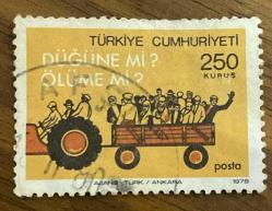 Türk Pulu - Turkish Stamp -  Postadan Geçmiş Pul Filateli - DAMGALI - Düğüne mi? Ölüme mi?,Trafik kuralları,TRAKTÖRE BİNEN İNSANLAR TEMALI PUL ,250 KURUŞ - Türkiye Cumhuriyeti - NOSTALJİK DOĞUM GÜNÜ HEDİYESİ