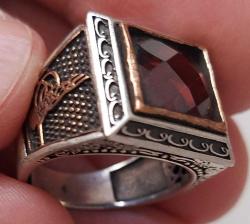 OSMANLI SON DÖNEM KIRMIZI KRİSTAL TAŞLI OSMANLI TUĞRALI MOTİFLİ ORİJİNAL SARI AKSAMLAR ALTIN KAPLAMA MUHTEŞEM GÜMÜŞ YÜZÜK 1LLL2RR ÇOK NADİR