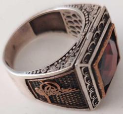 OSMANLI SON DÖNEM KIRMIZI KRİSTAL TAŞLI OSMANLI TUĞRALI MOTİFLİ ORİJİNAL SARI AKSAMLAR ALTIN KAPLAMA MUHTEŞEM GÜMÜŞ YÜZÜK 1LLL2RR ÇOK NADİR