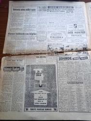 Hürriyet Gazetesi - 1 Haziran 1960 - Milli Birliğin Işığı Altında İzmir Tarihî Bir Gün Yaşadı Fotoğraflar - Orgeneral Cemal Gürsel Dün Basın Toplantısı Yaptı - Sabık İktidar Mensupları Hakkında Tahkikat Açılması Dün Kararlaştırıldı - Hürriyet Şehidi Teğmen Ali İhsan Kalmaz'ın Annesi Hatice Kalmaz'ın Açıklaması - Tuğgeneral Sıtkı Ulay - Kurmay Albay Alparslan Türkeş Dün Başvekalet Müsteşarı Oldu - İstanbul'da Gece Yasağı 3 Saate İndi - Vali Refik Tulga Taşlıtarla'da Dün Dargınları Barıştırdı - Dahiliye Vekili Tümgeneral Muharrem İhsan Kızıloğlu Dün Sabık İktidar Şefleri Hesap Gününü Bekliyor Dedi - İsimsiz Kadın Aşk Ve His Romanı Yazan Theresa Drake Yazı Dizisi - Kanser Hakkında Son Bilgiler - Celal Bayar GİMA ve Migros'da En Büyük Hissedar - Haldun Dormen Sahnesi - Denizcilik Bankası Umum Müdürü Sami Şehbender'in İzahatı - Dedektif Nik'in Maceraları Çizgi Roman - Fatoş Çizgi Roman - Gökler Hakimi Gordon Çizgi Roman - Güngörmüşler Çizgi Roman - Nilüfer Çizgi Roman