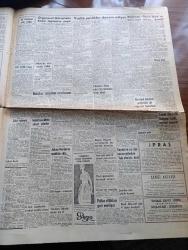 Hürriyet Gazetesi - 1 Haziran 1960 - Milli Birliğin Işığı Altında İzmir Tarihî Bir Gün Yaşadı Fotoğraflar - Orgeneral Cemal Gürsel Dün Basın Toplantısı Yaptı - Sabık İktidar Mensupları Hakkında Tahkikat Açılması Dün Kararlaştırıldı - Hürriyet Şehidi Teğmen Ali İhsan Kalmaz'ın Annesi Hatice Kalmaz'ın Açıklaması - Tuğgeneral Sıtkı Ulay - Kurmay Albay Alparslan Türkeş Dün Başvekalet Müsteşarı Oldu - İstanbul'da Gece Yasağı 3 Saate İndi - Vali Refik Tulga Taşlıtarla'da Dün Dargınları Barıştırdı - Dahiliye Vekili Tümgeneral Muharrem İhsan Kızıloğlu Dün Sabık İktidar Şefleri Hesap Gününü Bekliyor Dedi - İsimsiz Kadın Aşk Ve His Romanı Yazan Theresa Drake Yazı Dizisi - Kanser Hakkında Son Bilgiler - Celal Bayar GİMA ve Migros'da En Büyük Hissedar - Haldun Dormen Sahnesi - Denizcilik Bankası Umum Müdürü Sami Şehbender'in İzahatı - Dedektif Nik'in Maceraları Çizgi Roman - Fatoş Çizgi Roman - Gökler Hakimi Gordon Çizgi Roman - Güngörmüşler Çizgi Roman - Nilüfer Çizgi Roman