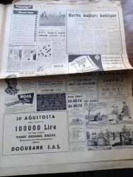 Hürriyet Gazetesi - 2 Haziran 1960 - Sabık Demokrat Parti Mebuslarının Hepsi Muhafaza Altına Alınıyor - Devlet Ve Hükümet Başkanı Cemal Gürsel Dün Gençlere Hitap Etti - İstanbul Valisi Ethem Yetkiner 2 Ayda Bankalardan 300 Bin Lira Çekmiş Mükerrem Sarol'un Da 2 Otomobili Ele Geçti - İntihar Eden Tokyo Elçisi Süreyya Anderiman İle Alakalı Tahkikat Açıldı - Sabık Uşak Valisi İlhan Engin - Topkapı Hadiseleri İle Alakalı Dava Düştü - Celal Bayar'ın Elçi Oğlu Turgut Bayar Ne Olacak - Konya Köylerine Uçakla Gazete Atılacak - Askeri Ortaokul Bandosu Kadıköy'lüleri Coşturdu - İsmet İnönü Ordunun İnkılap Hareketini Övüyor - İsimsiz Kadın Aşk Ve His Romanı Yazan Theresa Drake Yazı Dizisi - Dedektif Nik'in Maceraları Çizgi Roman - İstanbul Sinema Programı - Kalp Aldanmaz Aşk Ve Macera Romanı Çizen Faruk Geç - Allah Çocukları Unuttu Yazan Oya Baydar - İzmir Hürriyet Mücadelesine Nasıl Katılmıştı - Hürrem Sultan Yazan Feridun Fazıl Tülbentçi Yazı Dizisi - Topkapı Hadiselerinden Fotoğraflar