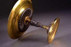 Bronz Fransız jardinyer. Yüzeyi kabartma işçilikli. 19. Y.y.   Y:21cm. Tabla çapı:26cm.