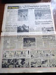 Hürriyet Gazetesi - 12 Nisan 1961 - Gestapo Şefi Adolf Eichmann Onbeş Yıl Sonra Adalet Huzurunda - Sanık Eichmann Kurşun Geçmez Bir Hücrede Hareketsiz Ve Heyecansızdı Fotoğraf - Almanya Türkiye'ye Yardımda Bulunacak - Turan Emeksiz'i Zeki Şahin Öldürmüş - Devrim Aleyhinde Faaliyet Gösterenlerin Davası - Gün Battıktan Sonra Aşk Romanı Yazan Elizabeth Seiffert Yazı Dizisi - Dedektif Nik'in Maceraları Çizgi Roman - Şehir Hatlarında Turnike Uygulamasına Cumartesi Günü Kadıköy'de Başlanacak - Zeki Müren Kızılay'la Elele - Sultan Cem Ve Resimleri - Ziraat Bankası - Mavi Ufuklar Aşk Ve Macera Romanı Çizen Faruk Geç - Mühim Bir Açılış Töreni Rıdvan Umay Mağazaları - Türk Doktoru Mustafa Kemal Yön'ün Amerika'daki Başarısı - Amerikan Pilotları Hararet Duvarını İkinci Defa Aştı - Sana Döneceğim Aşk Romanı Yazan Mükerrem Engin Yazı Dizisi - Kartal Resimli Gazete - Fenerbahçe Levisky İle Bugün Sofyada Oynuyor - Hazırlık Maçında B Milliler Taksim'i Yenemediler - Silahlı Kuvvetler Basketbol