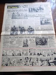 Hürriyet Gazetesi - 7 Eylül 1961 - Sovyet Rusya ve Bütün Peykleri İçin Ticari Abluka - Anlaşma Olursa NATO Memleketlerine Doğu Bloğu İle Alışverişin Kesecekler - Osman Bölükbaşı Yorgunmuş - Arzu Eden Yedeksubay Öğretmen Asil Olarak Çalışacak - Amerikalı Komutanlar Cemal Gürsel'i Ziyaret Etti Fotoğraf - Emekli Subayların Derneği Kapatıldı - Türk Basın Andlaşması Dün Ankara'da İmzalandı - Hürriyeti Seçen Bulgar Gençleri - Yol Orada Bitmişti Aşk Romanı Yazan A.S. Turnboll Yazı Dizisi - Dedektif Nik'in Maceraları Çizgi Roman - Hilton'un İlave İnşaatı 2,5 Sene Sonra Bitecek - Cansız Maddeden Canlı Varlık Yaratacaklar - Sevilen Unutmaz Aşk Ve Macera Romanı Çizen Faruk Geç - Paris'te Helene April İsmindeki Küçük Bir Yıldız Gazinoda Banyo Yaparak Meşhur Oldu Fotoğraf - Vefa Gitti Fenerbahçe Ve Galatasaray Bugün Çalışıyor - Fatoş Çizgi Roman - Rusya'da Futbolcuların Galibiyet Sonunda İçki İçmeleri Yasak Edildi - Voleybolcu Şevket Güventürk Ceza Heyetine Verildi - 15 17 Eylül Balkan Şampiyonası