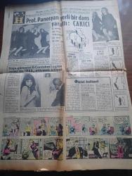 Hürriyet Gazetesi - 17 Ocak 1967 - Temyiz Başkanı İmran Öktem Eski Emniyet Müdürü Ahmet Demir Şahsen Menfaat Sağlamak İstemiştir Dedi - Makarios Çek Silahlarını Dağıtırsa Kıbrıs'a Birkaç Saat İçinde Silah Ve Asker Çıkartacağız - İstanbul'da Karakış - Bir Hakim Atatürk İlkelerine Aykırı Davranan Sakat Büyücü Avram Mizrahi'yi  Yıl Hapse Mahkum Etti - Casuslar Filmi Başrolde Gregory Peck Ve Sophia Loren Konak Sinemasında - Yeşil Çiçek Aşk Ve Macera Romanı Çizen Faruk Geç - Bizimkiler Yazan Kemal Bisalman Çizen Sezgin Burak - Resimli James Bond Mecmuası Çıkıyor - Büyük Şantör Tanju Okan Yeni Guneypark Gazinosunda - Göztepe Antrenörü Adnan Süvari'ye Göre Göztepe Şampiyonluk Yolunda ilerliyor - Haftanın Takımı Göztepe - Metin Oktay - Ogün Altıparmak - Fenerbahçe Toto Kupası Finaline Katılmıyor - Şike İçin Tedbir Alınıyor - Süleyman Demirel Boğaz Köprüsü İkinci 5 Yıllık Plana Alınacak Dedi - Foli Berjer Monokini Club - Fatma Girik Sürtüğün Kızı Filminde Fotoğraf - İtalyan Artist Gabriella