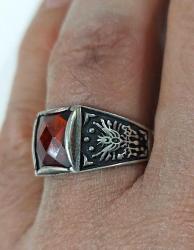 OSMANLI SON DÖNEM KIRMIZI OCTAGON KRİSTAL TAŞLI OSMANLI TUĞRALI MOTİFLİ ORİJİNAL MUHTEŞEM GÜMÜŞ YÜZÜK 1ÇÇ2VV ÇOK NADİR